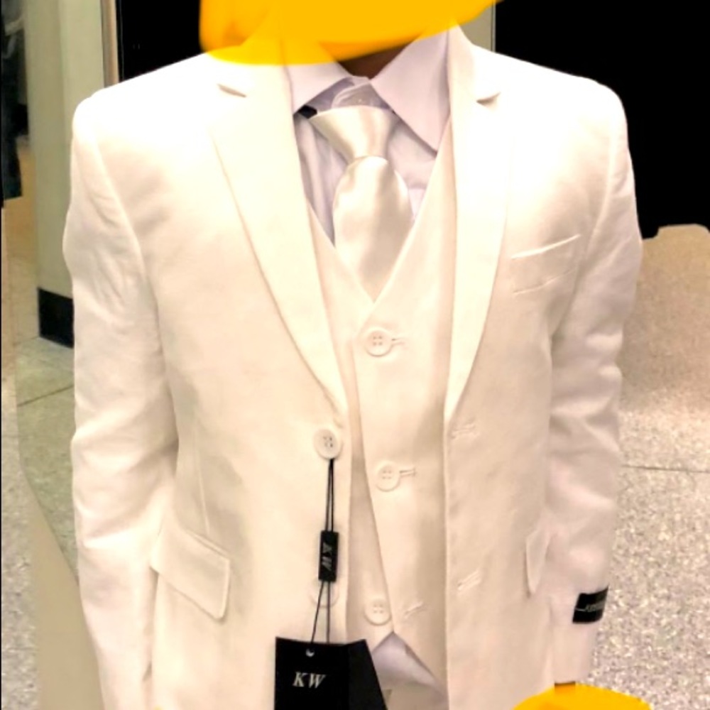 Boys white suit … great for a wedding or Easter. Size 5 -make me an offer